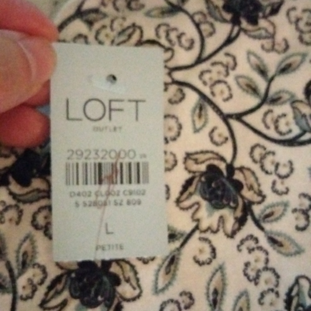NWT LOFT Floral Top Size LP - Picture 7 of 7